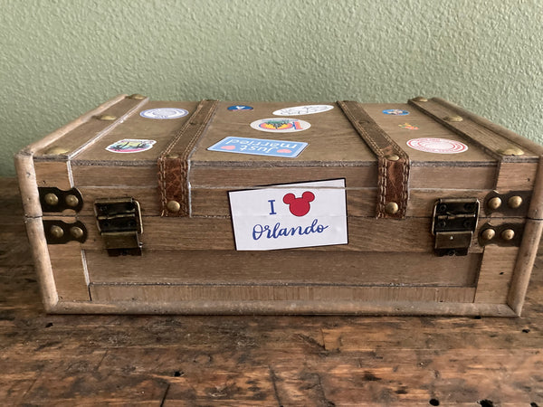 Vintage Suitcase Drink Set
